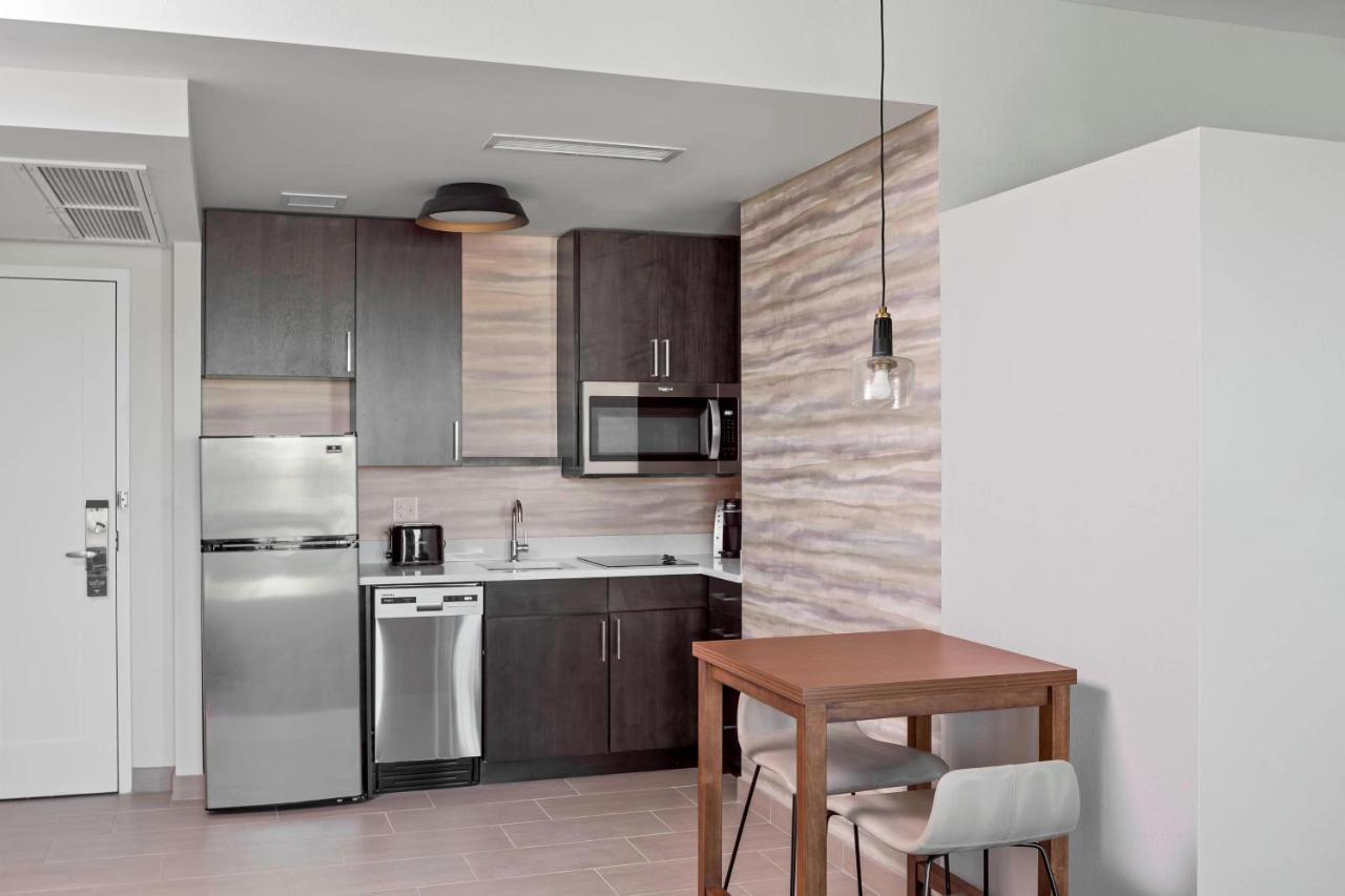 By Marriott Downtown 3* Greenville